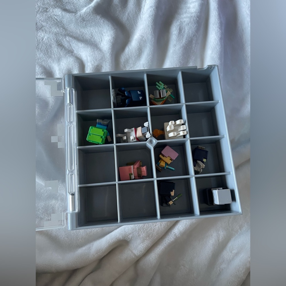Minecraft Collectors Storage Box - Picture 6 of 12